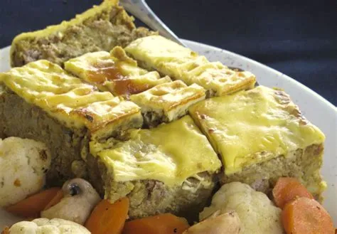  Bobotie ¡Un delicioso pastel de carne especiado que fusiona sabores afrikaners y malayos!