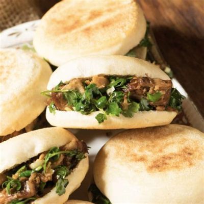  ¿Sabías que el Rou Jia Mo de Pingliang combina el suculento sabor de la carne asada con un pan plano esponjoso y ligeramente crujiente?